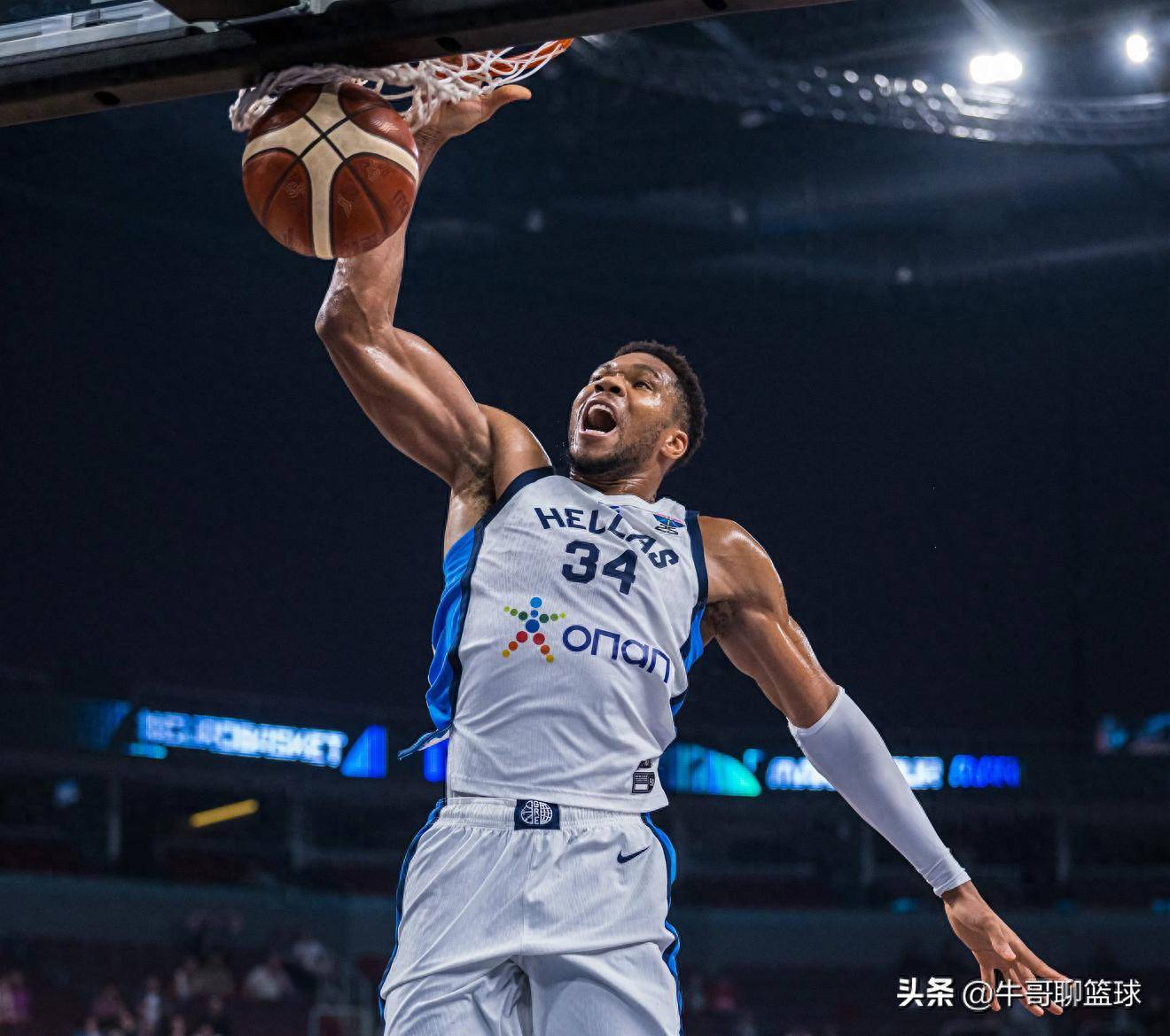 字母哥迎来七赛季出色发挥，RNG观众热烈欢呼！引发球迷热议-开云体育