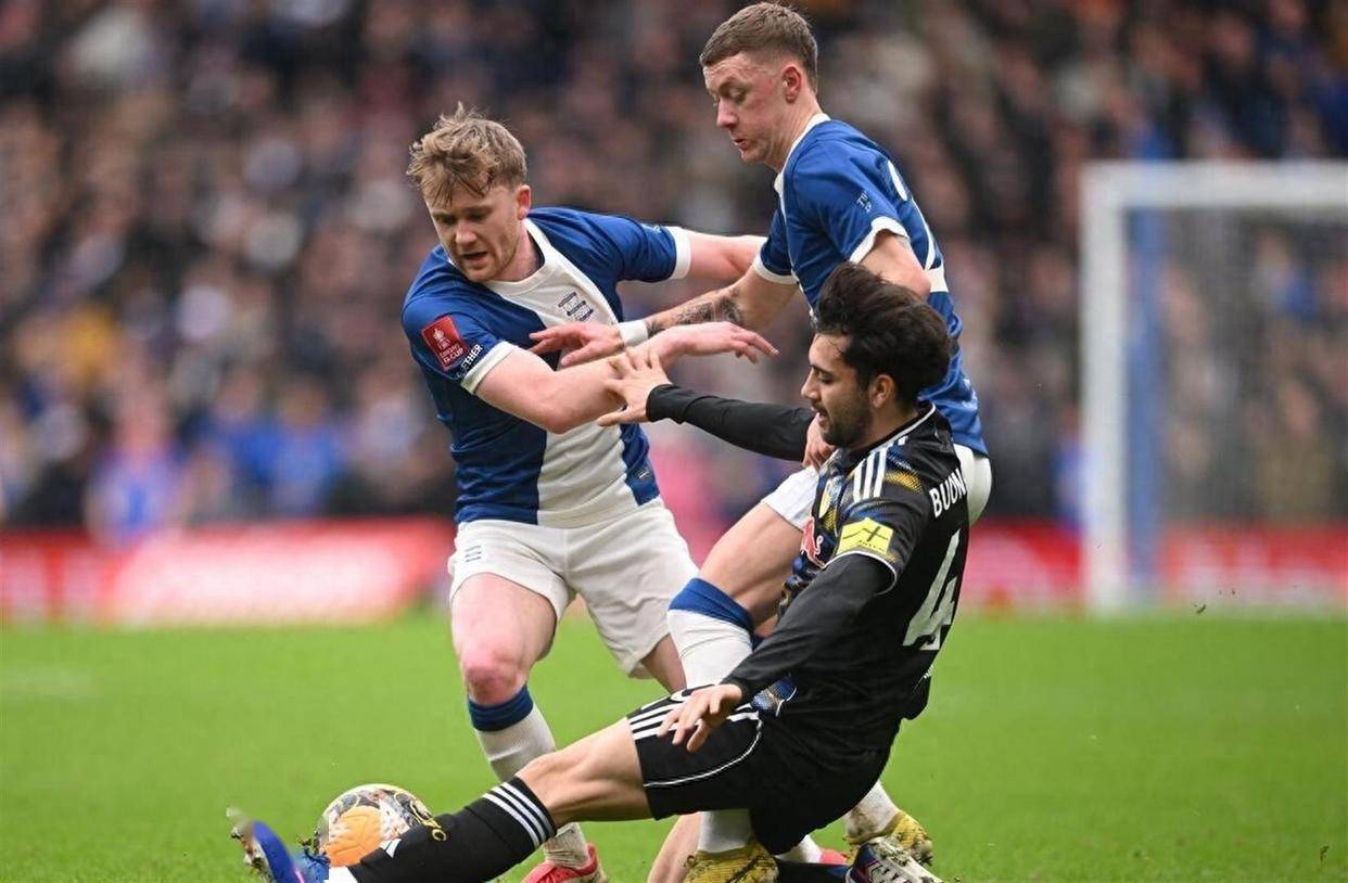 转折点巴塞罗那状态回暖，足总杯清晨攻防权衡，引发热议，资深球员宣示担当的简单介绍-开云体育官网